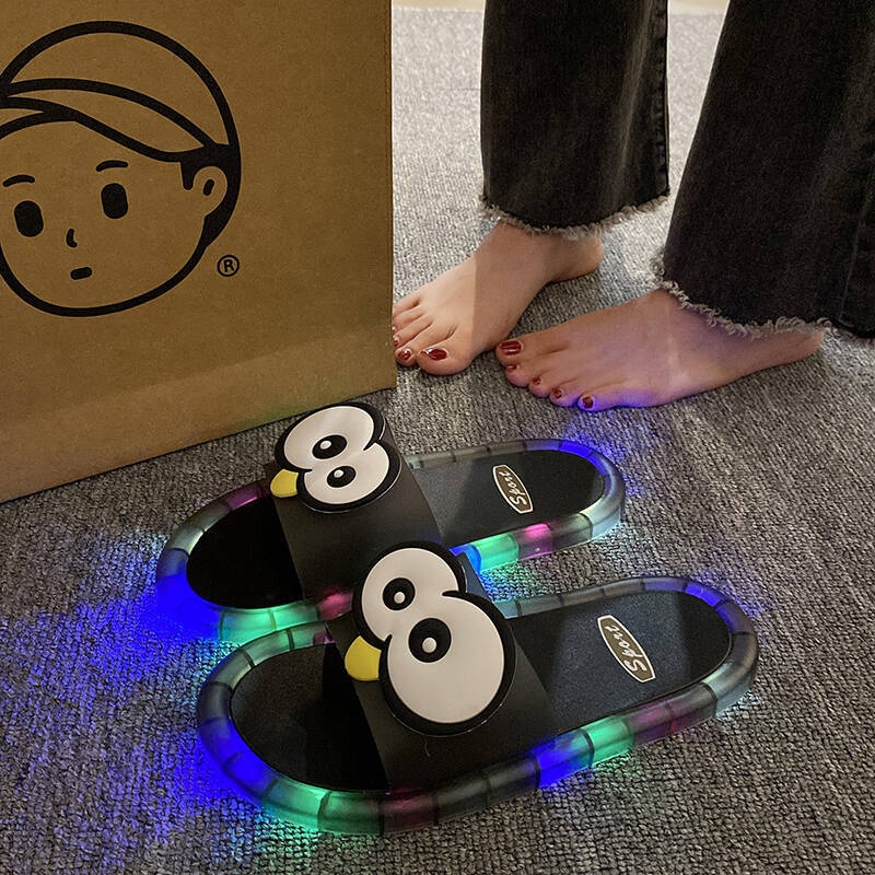 Funny Big Eyes Luminous Slide  - Mule Slip On ulasan dan harga